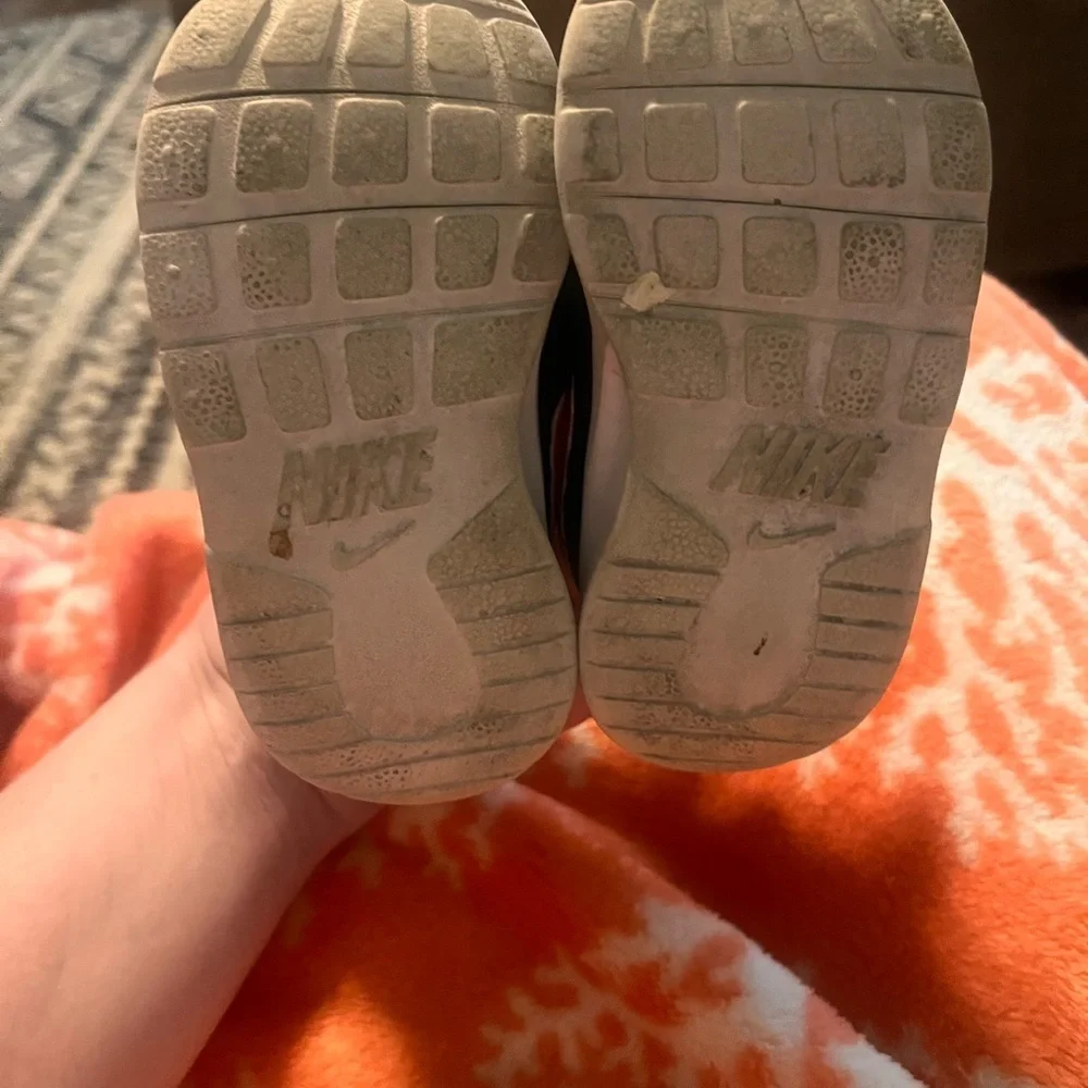 Nike Kids Sneakers Black with Pink Swoosh - Picture 5 of 5